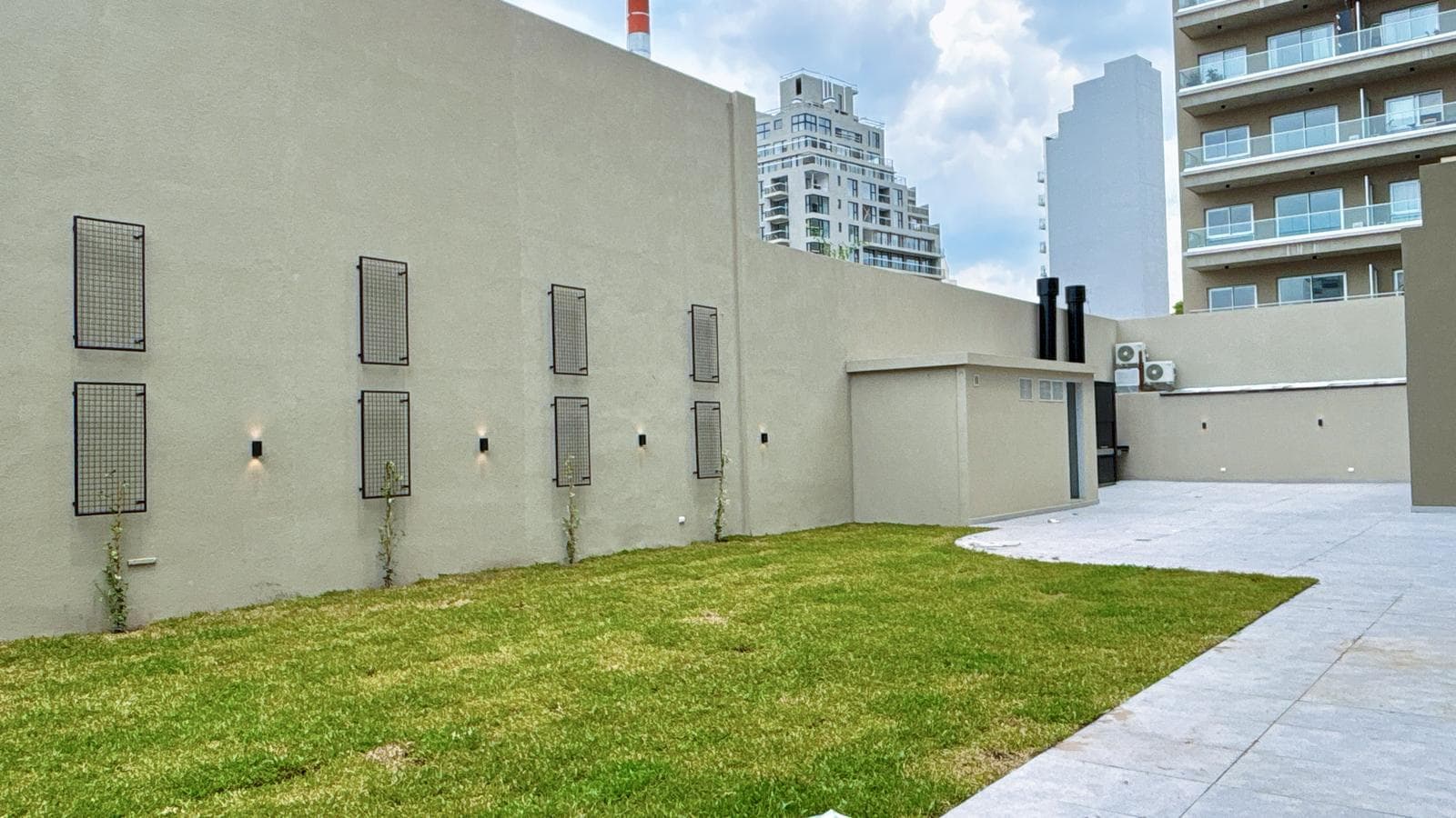 Brand-new 2-room apartment with amenities and low maintenance fees in Nuñez. High-end building.