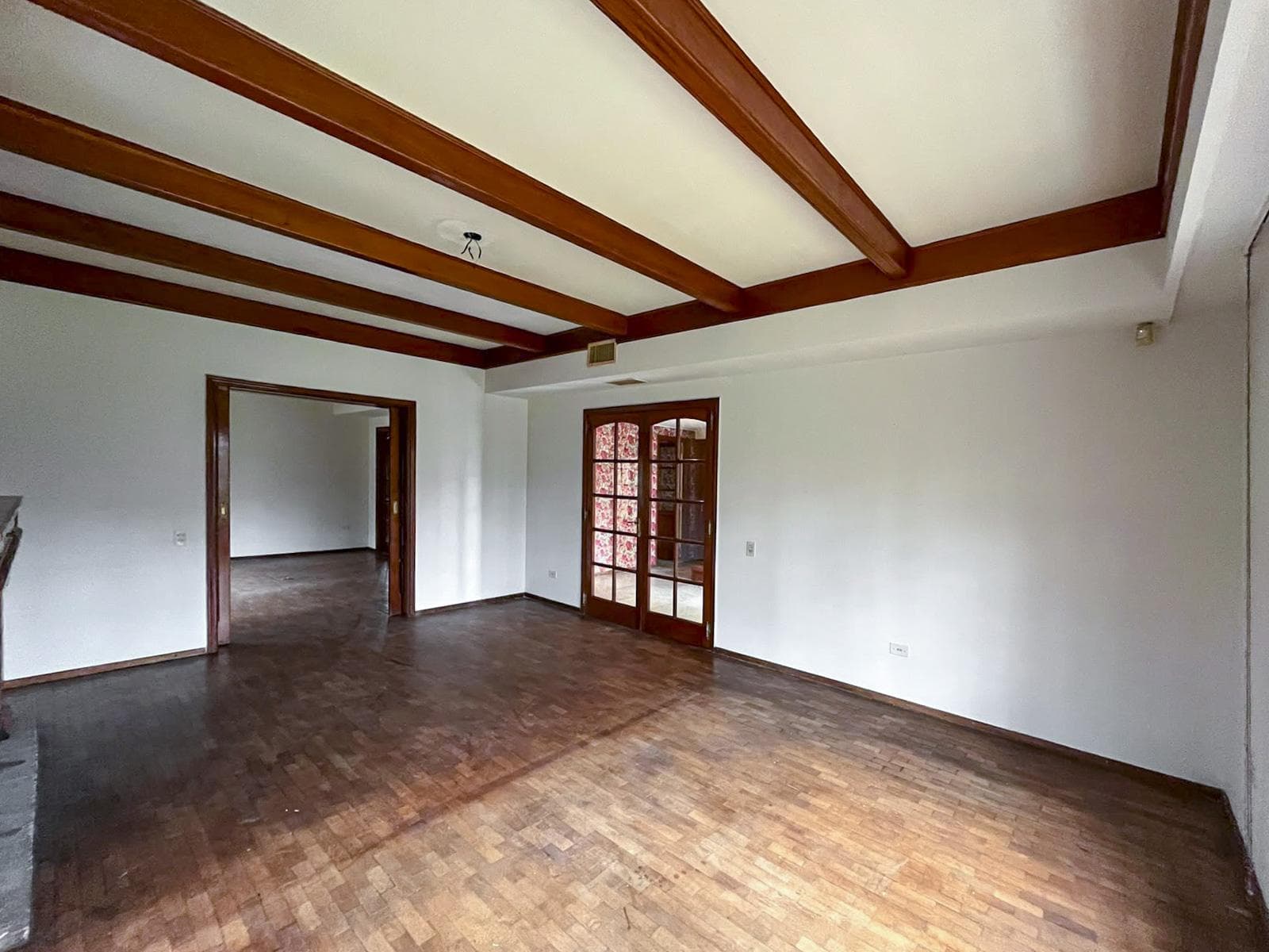 A 6-bedroom, 16-room house with plenty of French style in Fisherton
