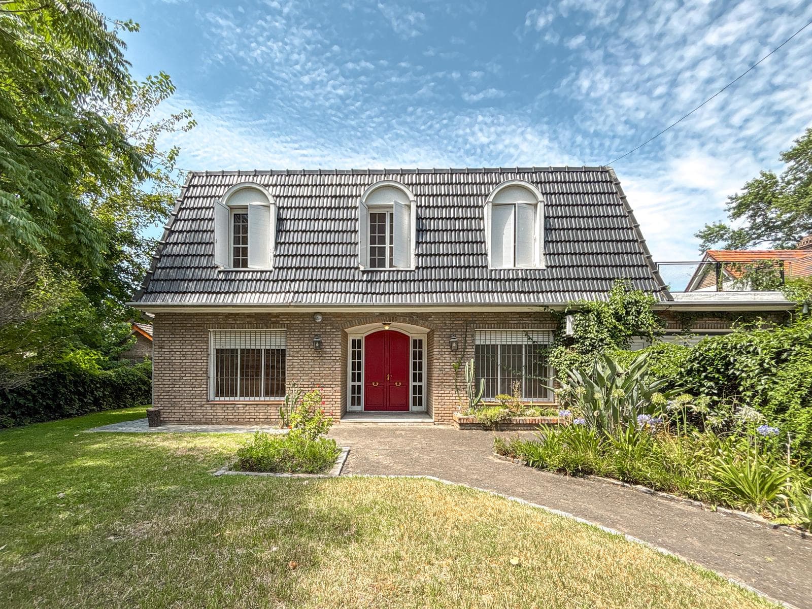 A 6-bedroom, 16-room house with plenty of French style in Fisherton