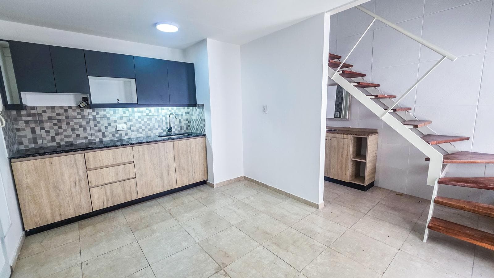 FOR SALE - 1-bedroom duplex apartment with a patio, Downtown - Rosario