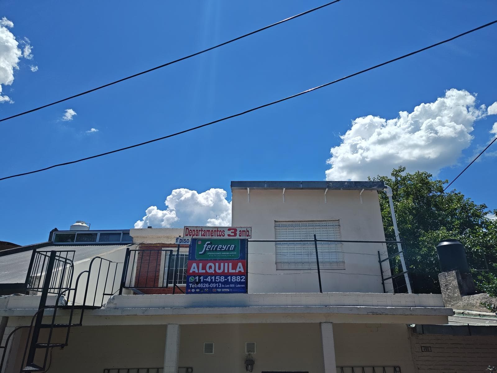 Upper-floor apartment for rent in G. Catan