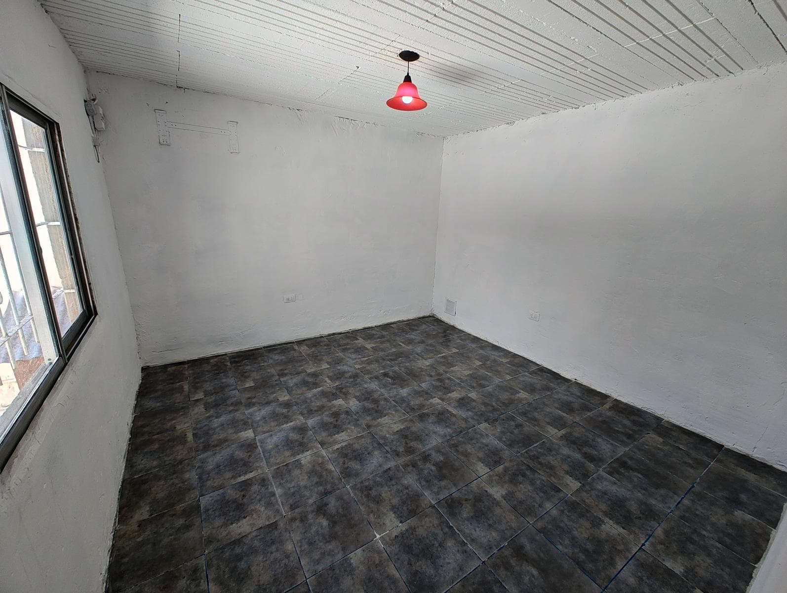 Upper-floor apartment for rent in G. Catan