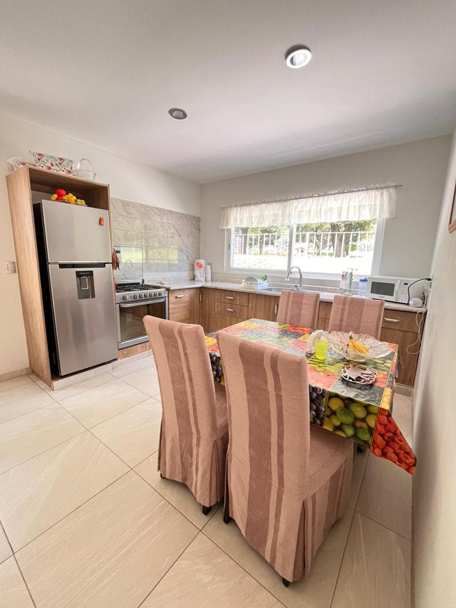 SPACIOUS HOUSE FOR SALE IN REAL DEL BOSQUE, CORREGIDORA, QRO. BEDROOM ON THE GROUND FLOOR. House in a condominium