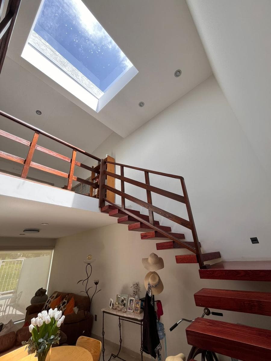 SPACIOUS HOUSE FOR SALE IN REAL DEL BOSQUE, CORREGIDORA, QRO. BEDROOM ON THE GROUND FLOOR. House in a condominium