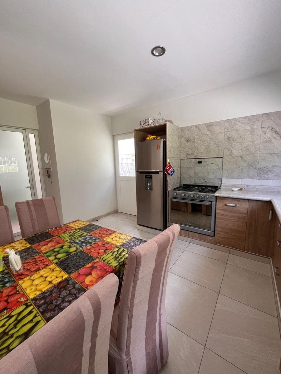 SPACIOUS HOUSE FOR SALE IN REAL DEL BOSQUE, CORREGIDORA, QRO. BEDROOM ON THE GROUND FLOOR. House in a condominium