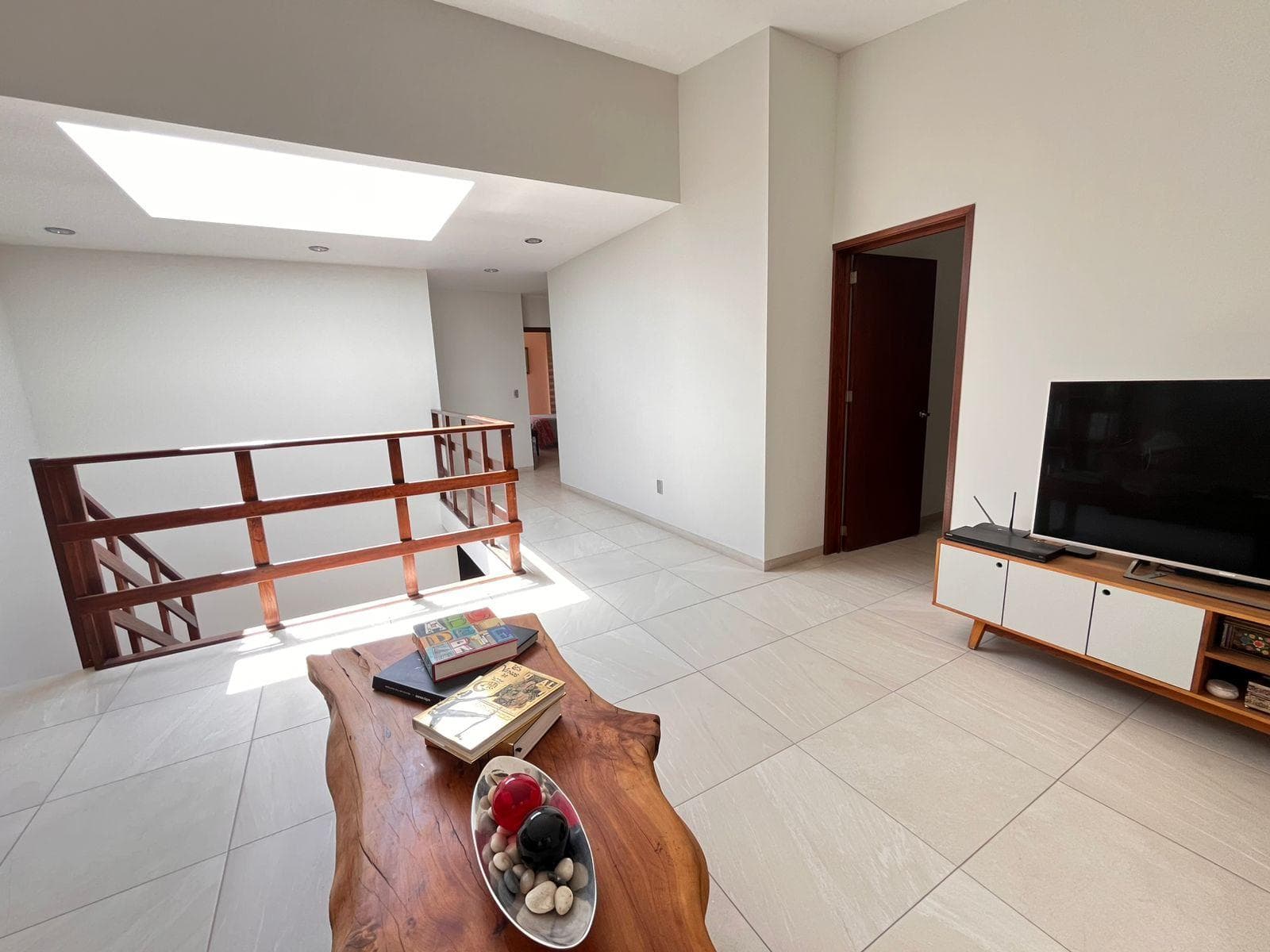 SPACIOUS HOUSE FOR SALE IN REAL DEL BOSQUE, CORREGIDORA, QRO. BEDROOM ON THE GROUND FLOOR. House in a condominium