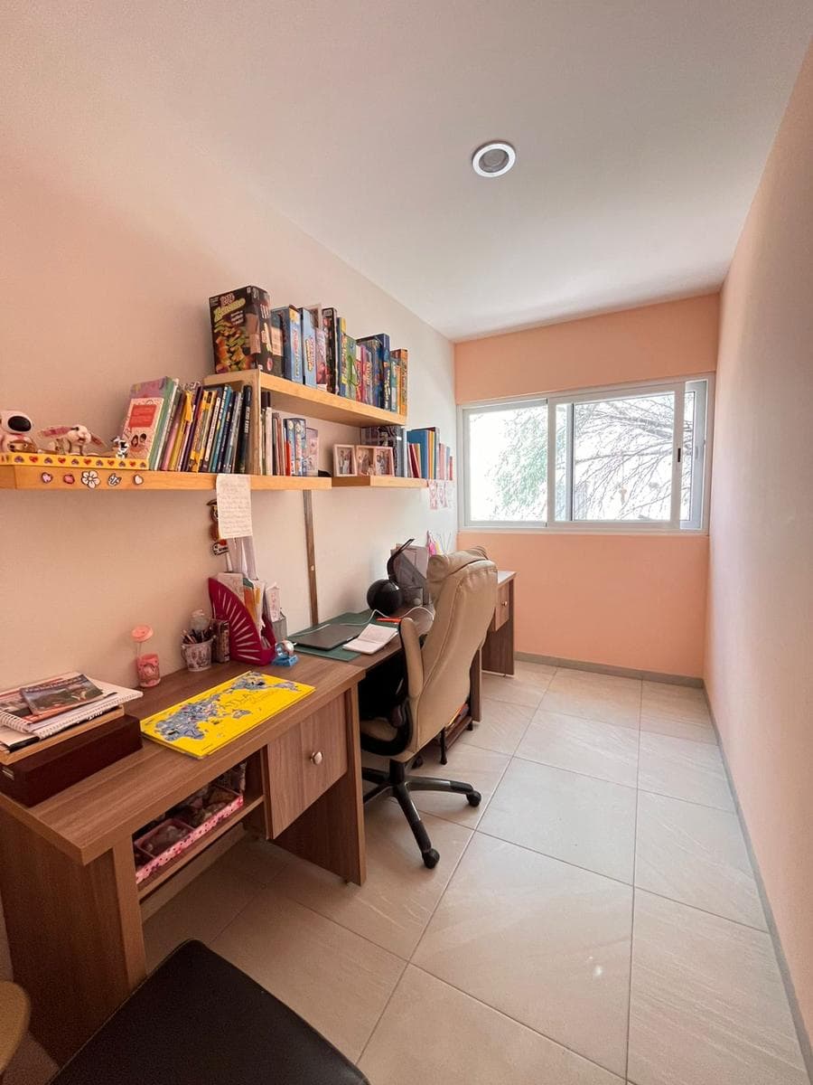 SPACIOUS HOUSE FOR SALE IN REAL DEL BOSQUE, CORREGIDORA, QRO. BEDROOM ON THE GROUND FLOOR. House in a condominium