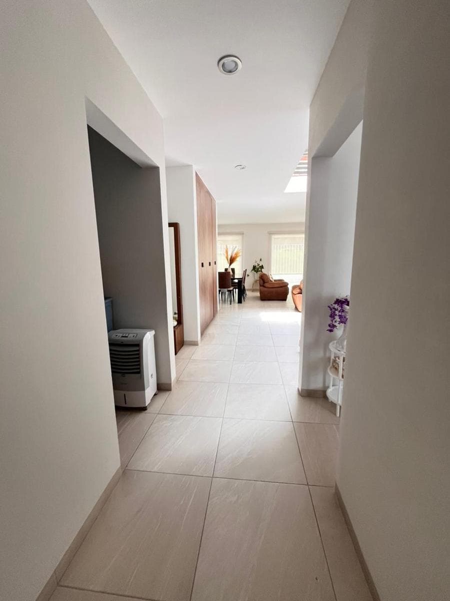 SPACIOUS HOUSE FOR SALE IN REAL DEL BOSQUE, CORREGIDORA, QRO. BEDROOM ON THE GROUND FLOOR. House in a condominium