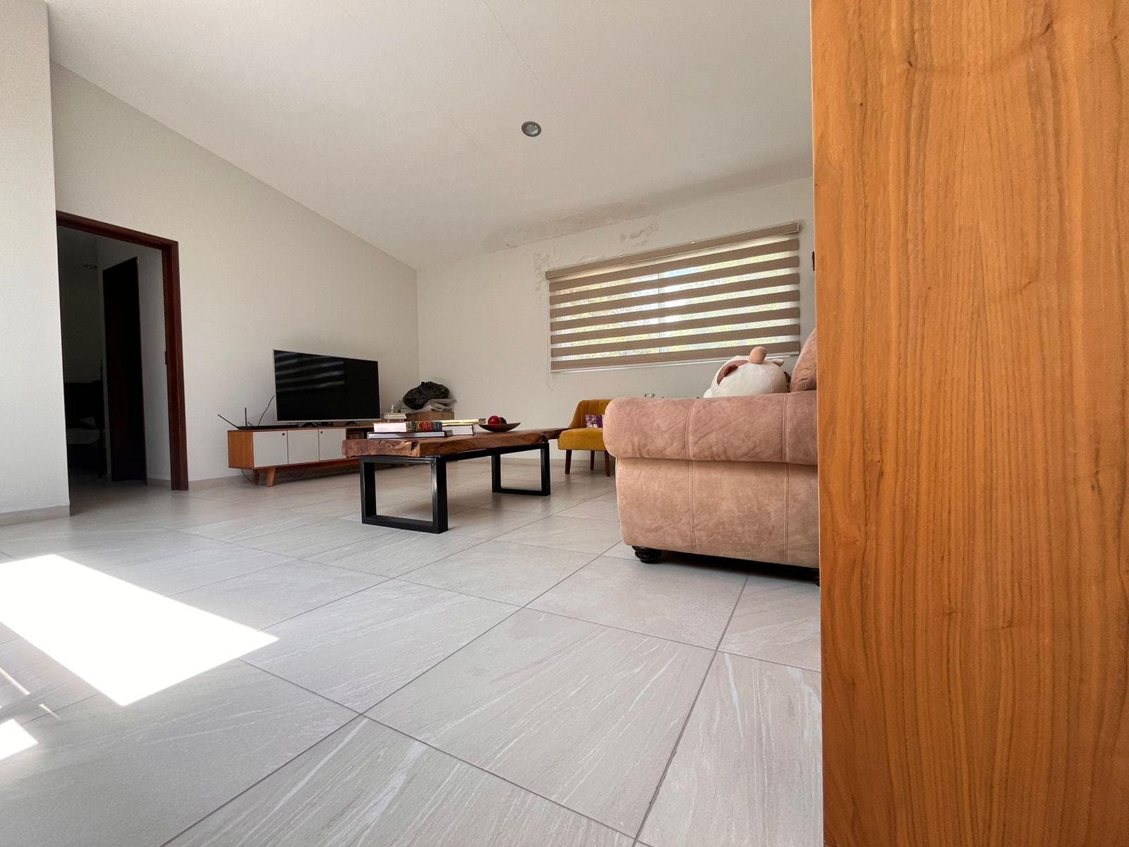 SPACIOUS HOUSE FOR SALE IN REAL DEL BOSQUE, CORREGIDORA, QRO. BEDROOM ON THE GROUND FLOOR. House in a condominium