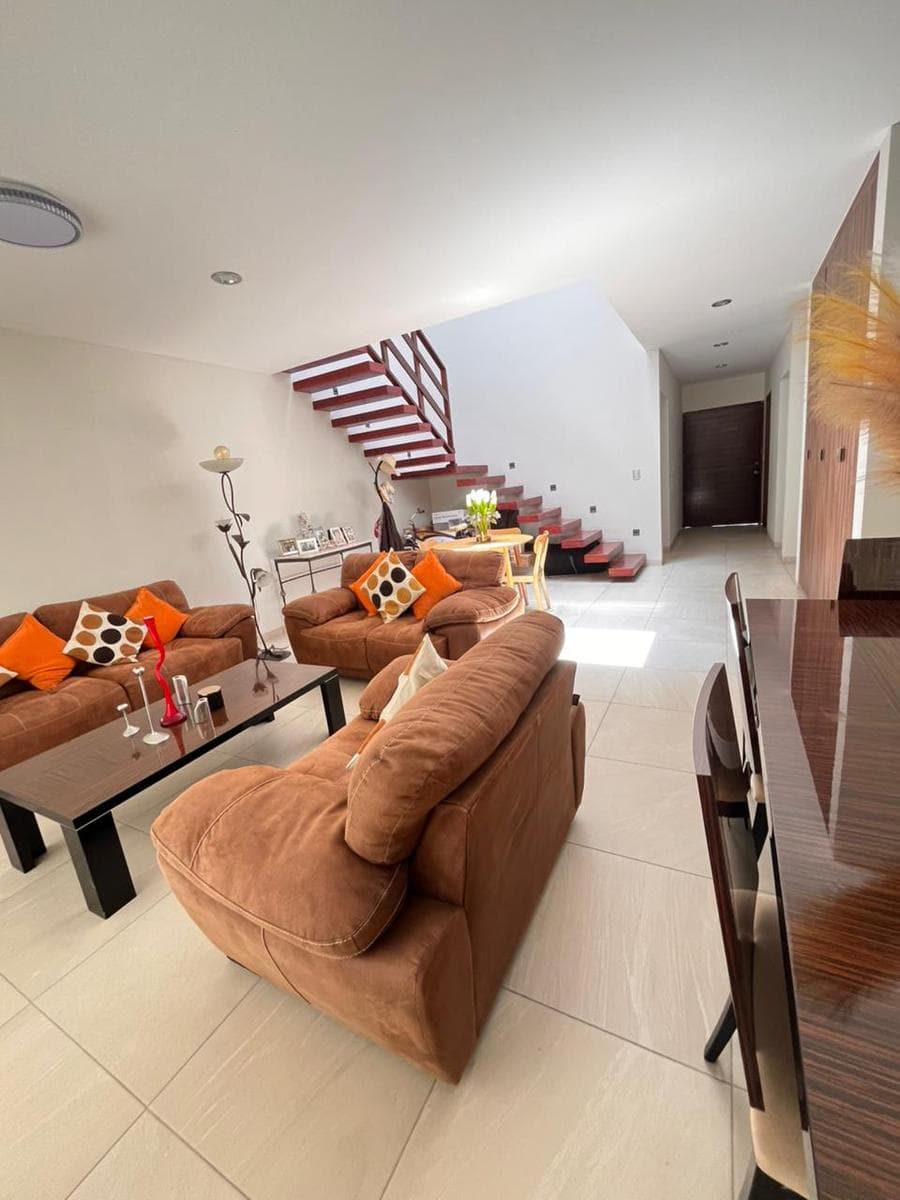 SPACIOUS HOUSE FOR SALE IN REAL DEL BOSQUE, CORREGIDORA, QRO. BEDROOM ON THE GROUND FLOOR. House in a condominium