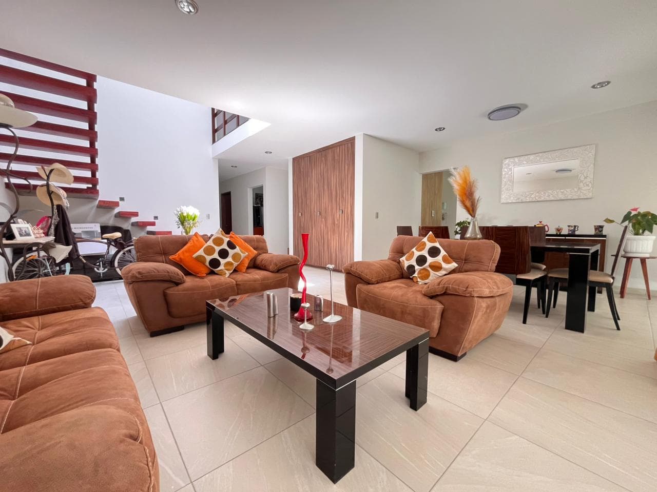 SPACIOUS HOUSE FOR SALE IN REAL DEL BOSQUE, CORREGIDORA, QRO. BEDROOM ON THE GROUND FLOOR. House in a condominium