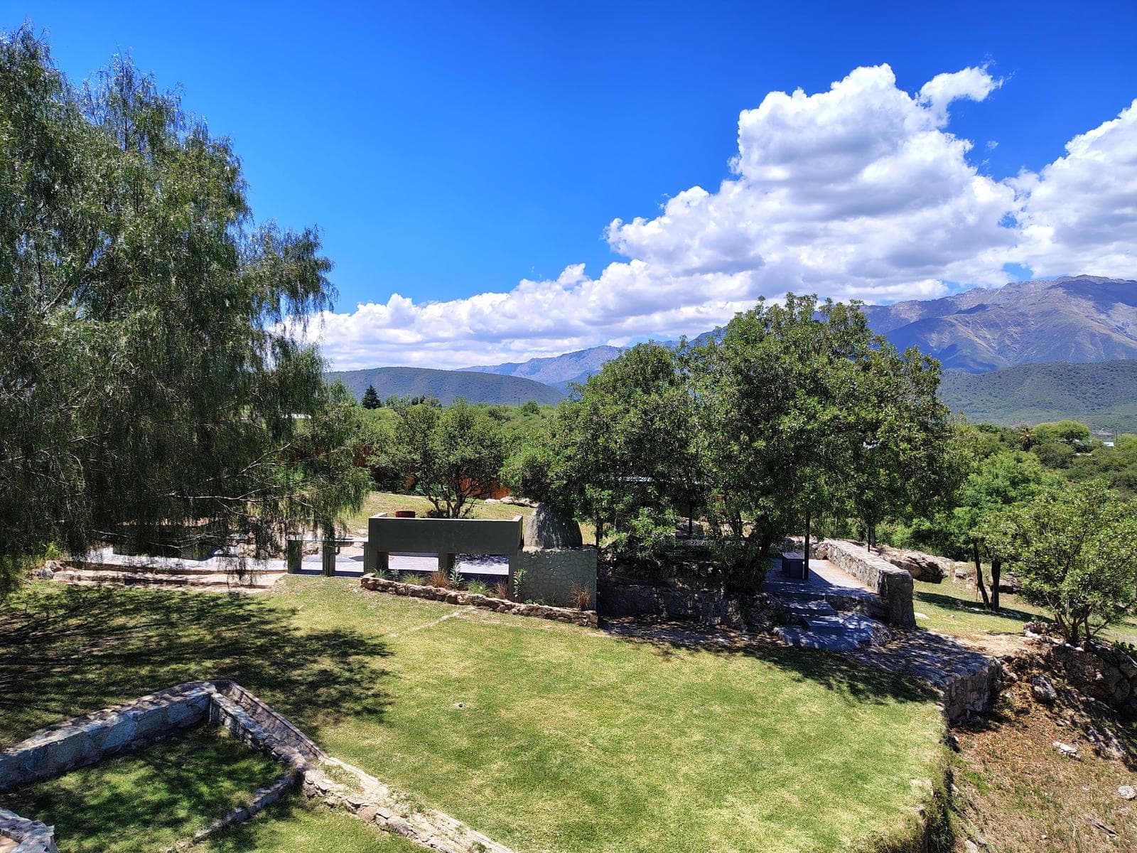 Modern House for Sale with Pool and Panoramic Views of the Mountains, Exclusive Setting | Villa de Las Rosas