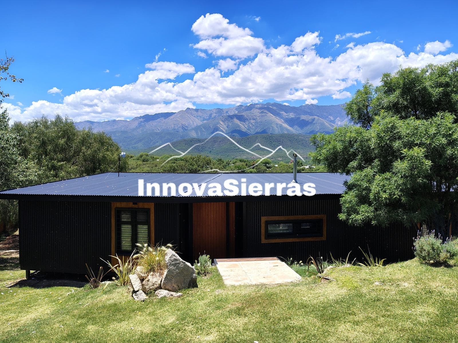 Modern House for Sale with Pool and Panoramic Views of the Mountains, Exclusive Setting | Villa de Las Rosas