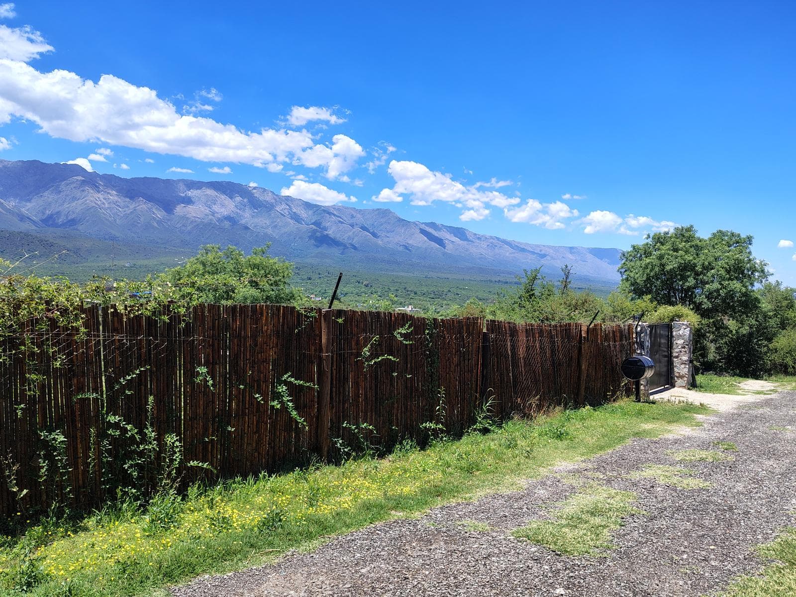Modern House for Sale with Pool and Panoramic Views of the Mountains, Exclusive Setting | Villa de Las Rosas