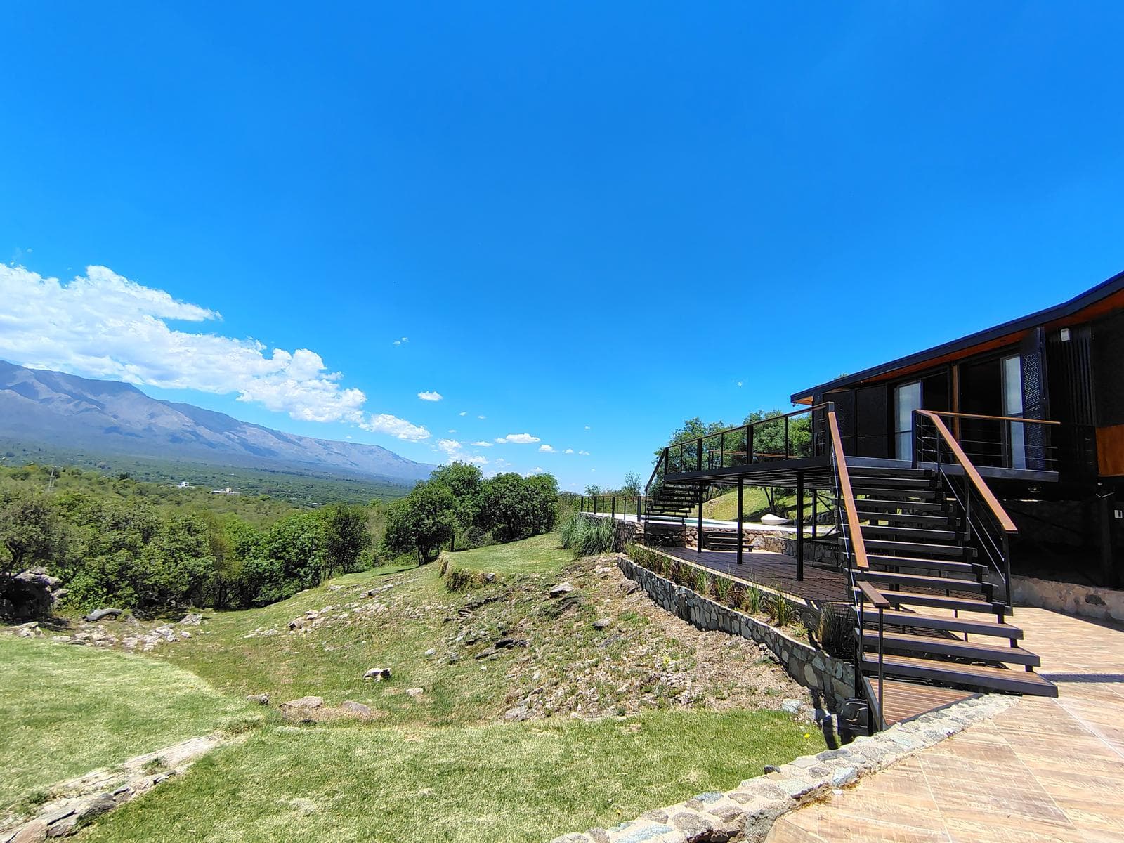 Modern House for Sale with Pool and Panoramic Views of the Mountains, Exclusive Setting | Villa de Las Rosas