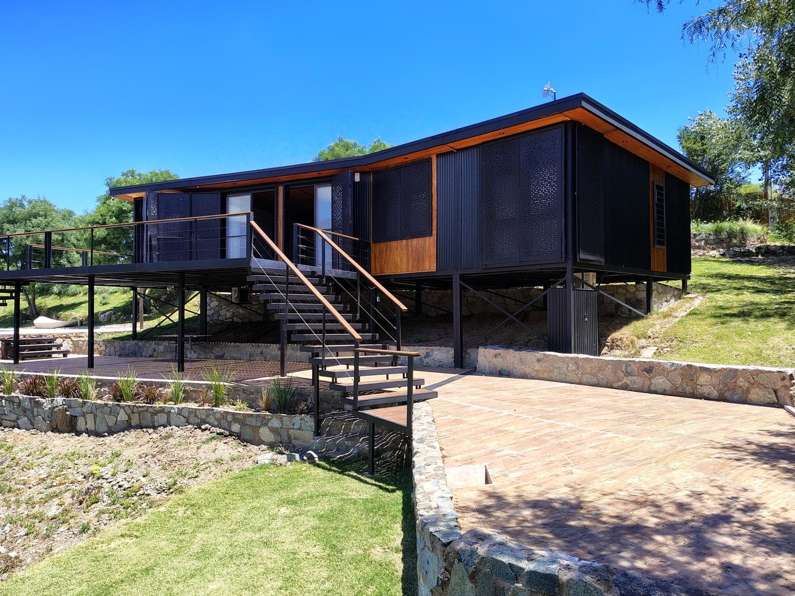 Modern House for Sale with Pool and Panoramic Views of the Mountains, Exclusive Setting | Villa de Las Rosas