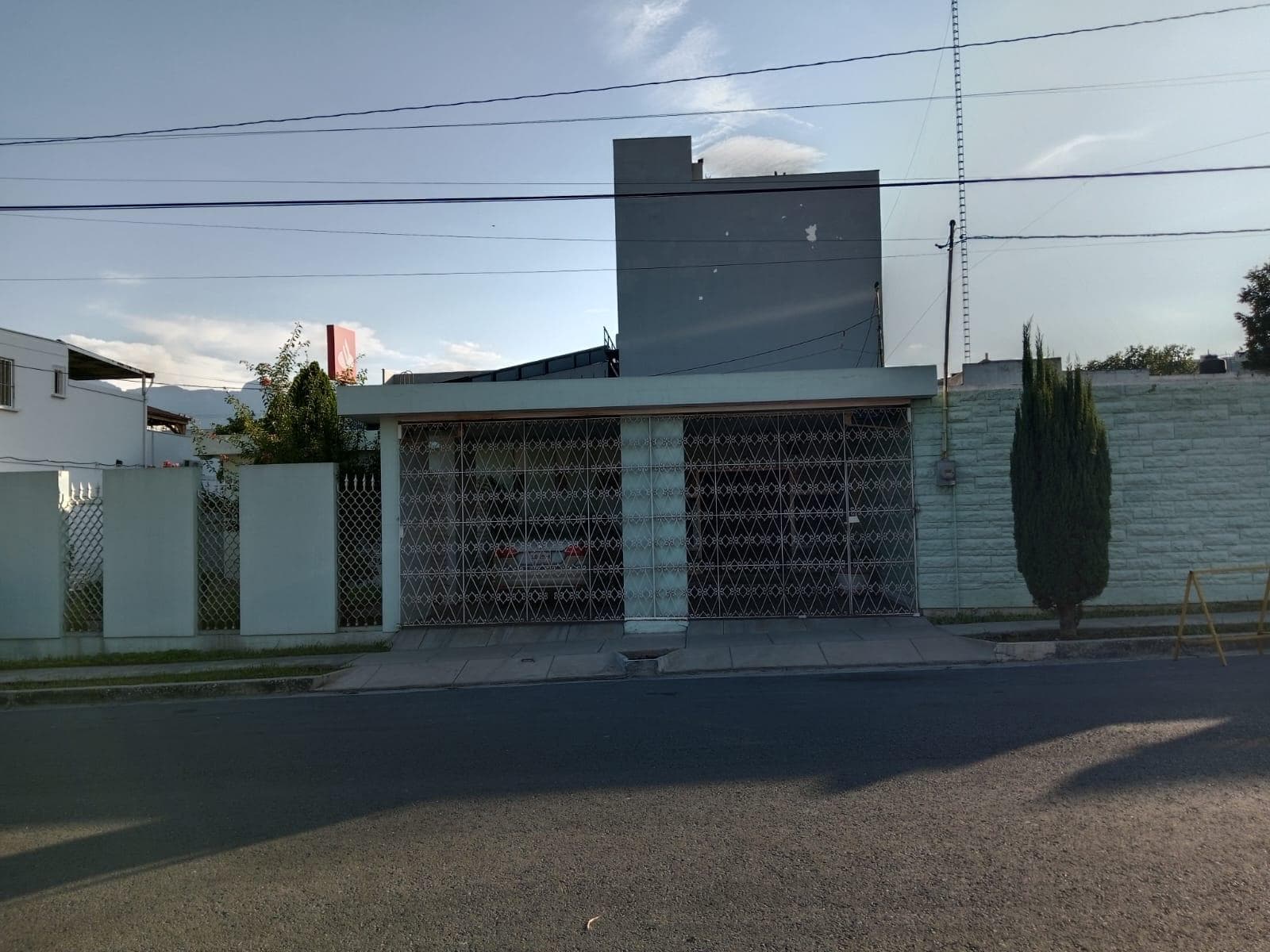 HOUSE FOR SALE IN CUMBRES, FIRST SECTOR