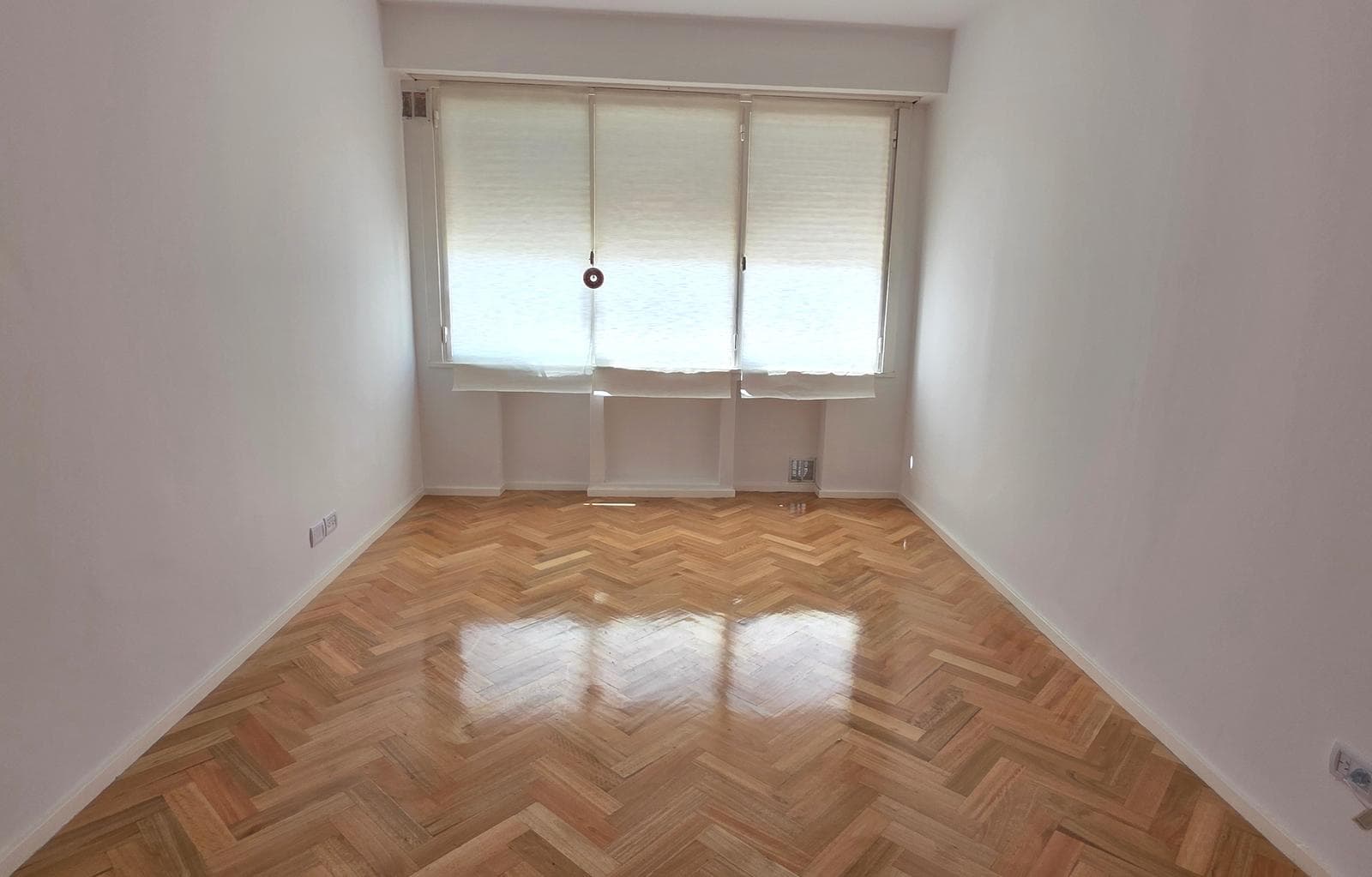 3854 Córdoba Ave.: IMPECCABLE 2-bedroom apartment and VERY bright