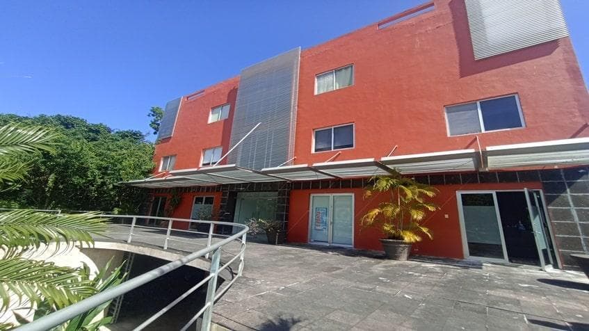 37 m² Office for Sale in Plaza Bugambilias — Ideal for Medical Offices in Playa del Carmen