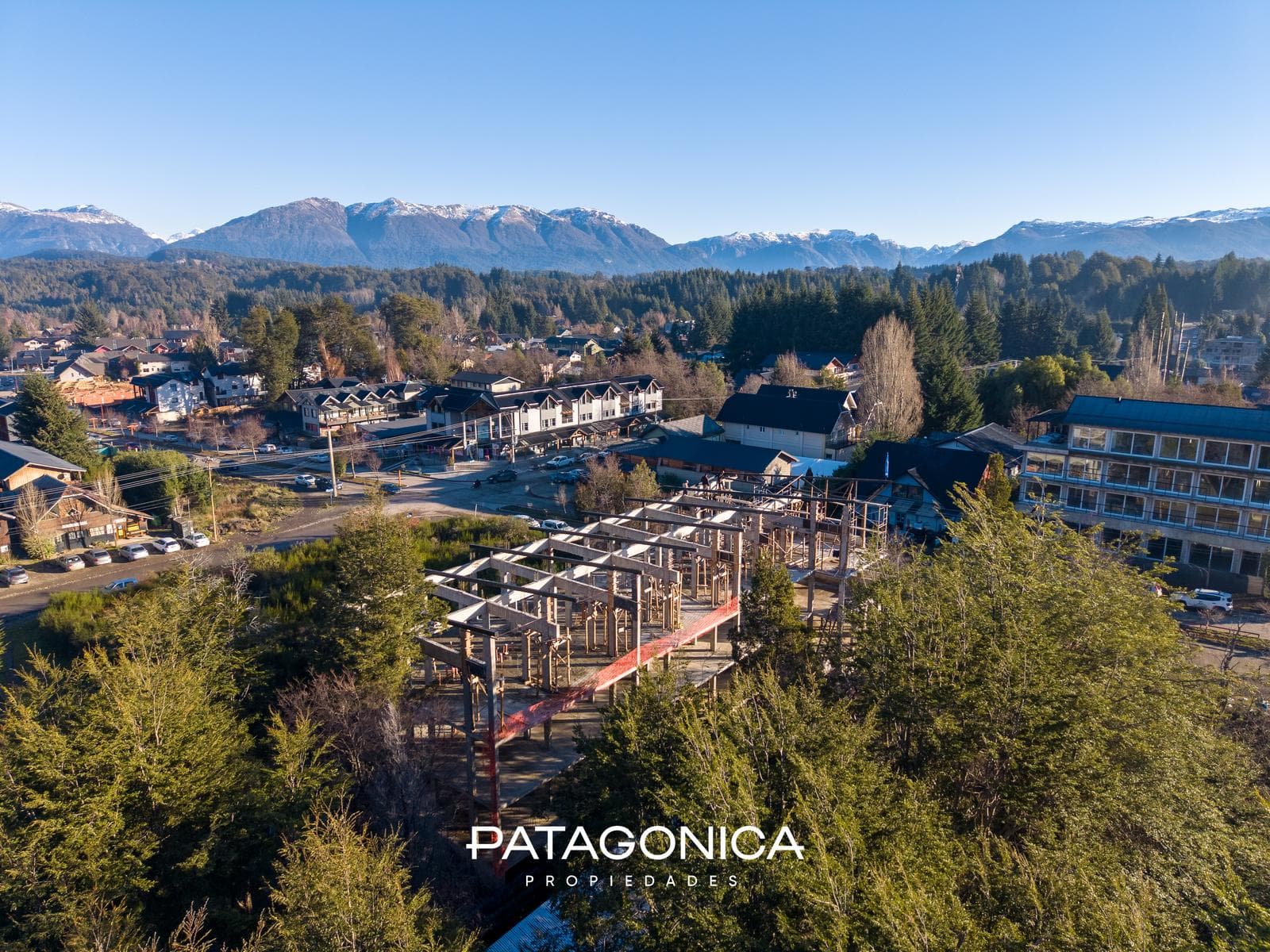 45 m² ground-floor apartment with mountain views. 50% down payment, 18 monthly payments