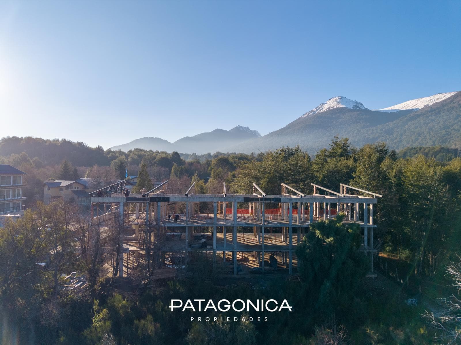 45 m² ground-floor apartment with mountain views. 50% down payment, 18 monthly payments