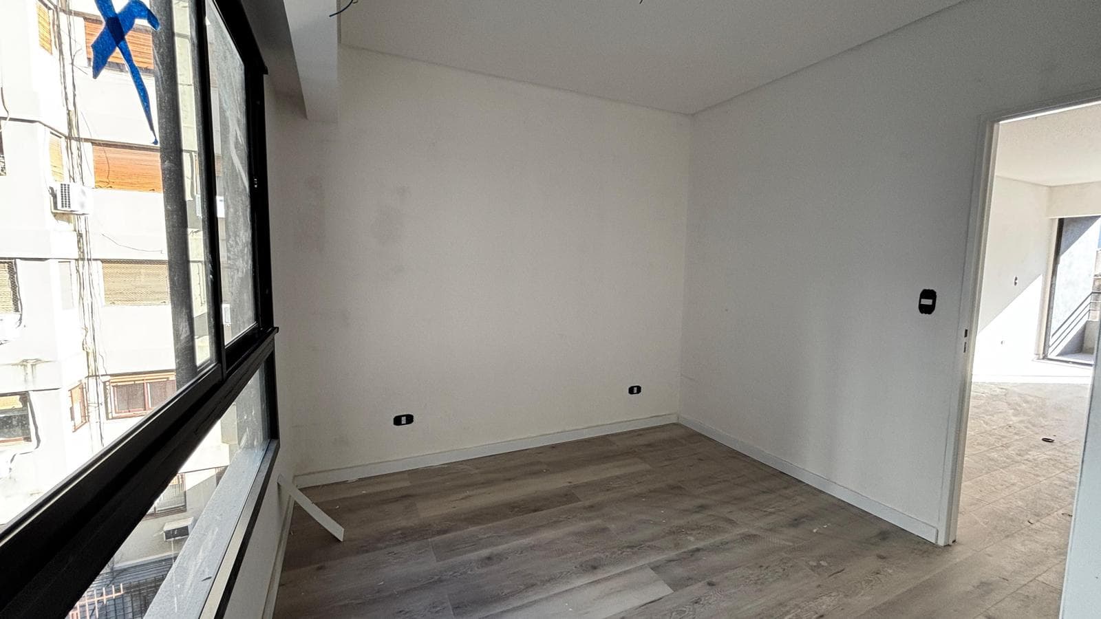 FOR SALE: VILLA CRESPO—2 ROOMS, 2 BATHROOMS, FULL AMENITIES, OPTIONAL GARAGE