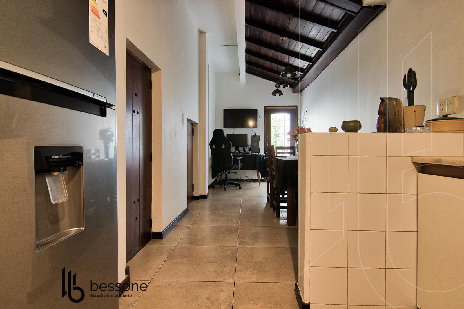 Renovated 5-room villa + Upper-floor apartment on its own lot in Plaza Mitre
