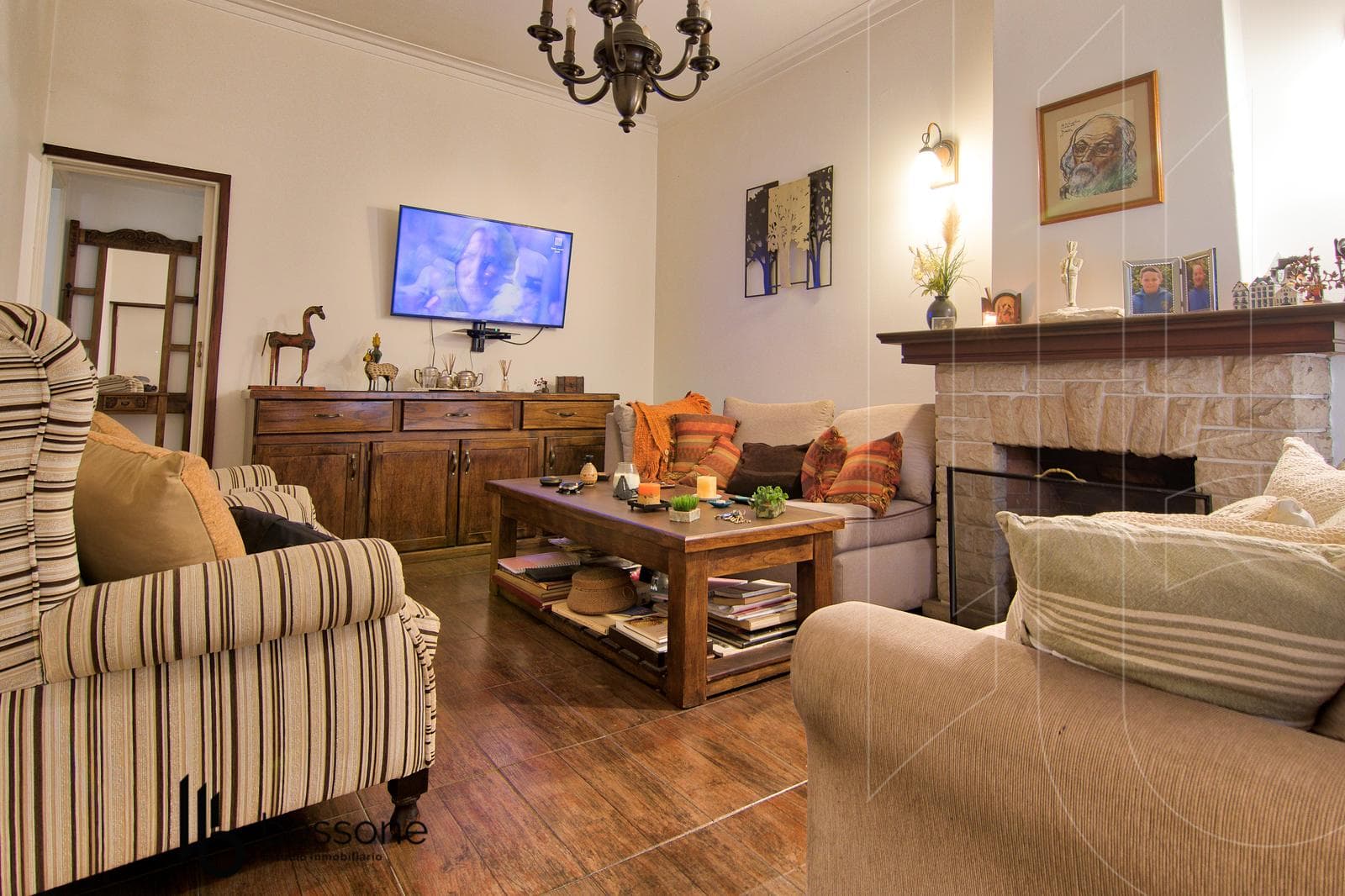 Renovated 5-room villa + Upper-floor apartment on its own lot in Plaza Mitre