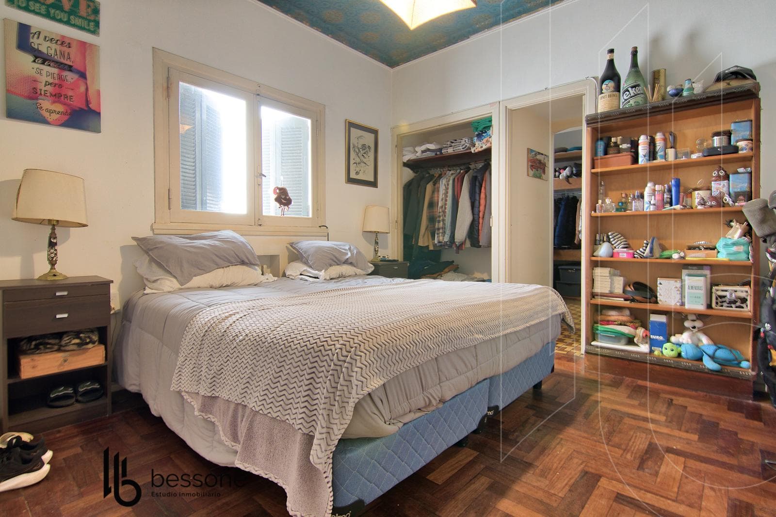 Renovated 5-room villa + Upper-floor apartment on its own lot in Plaza Mitre