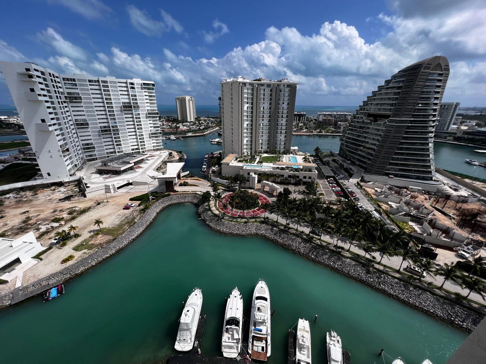 Apartment for Sale/Rent, 3 Bedrooms with Panoramic Views in Maioris Puerto Cancún