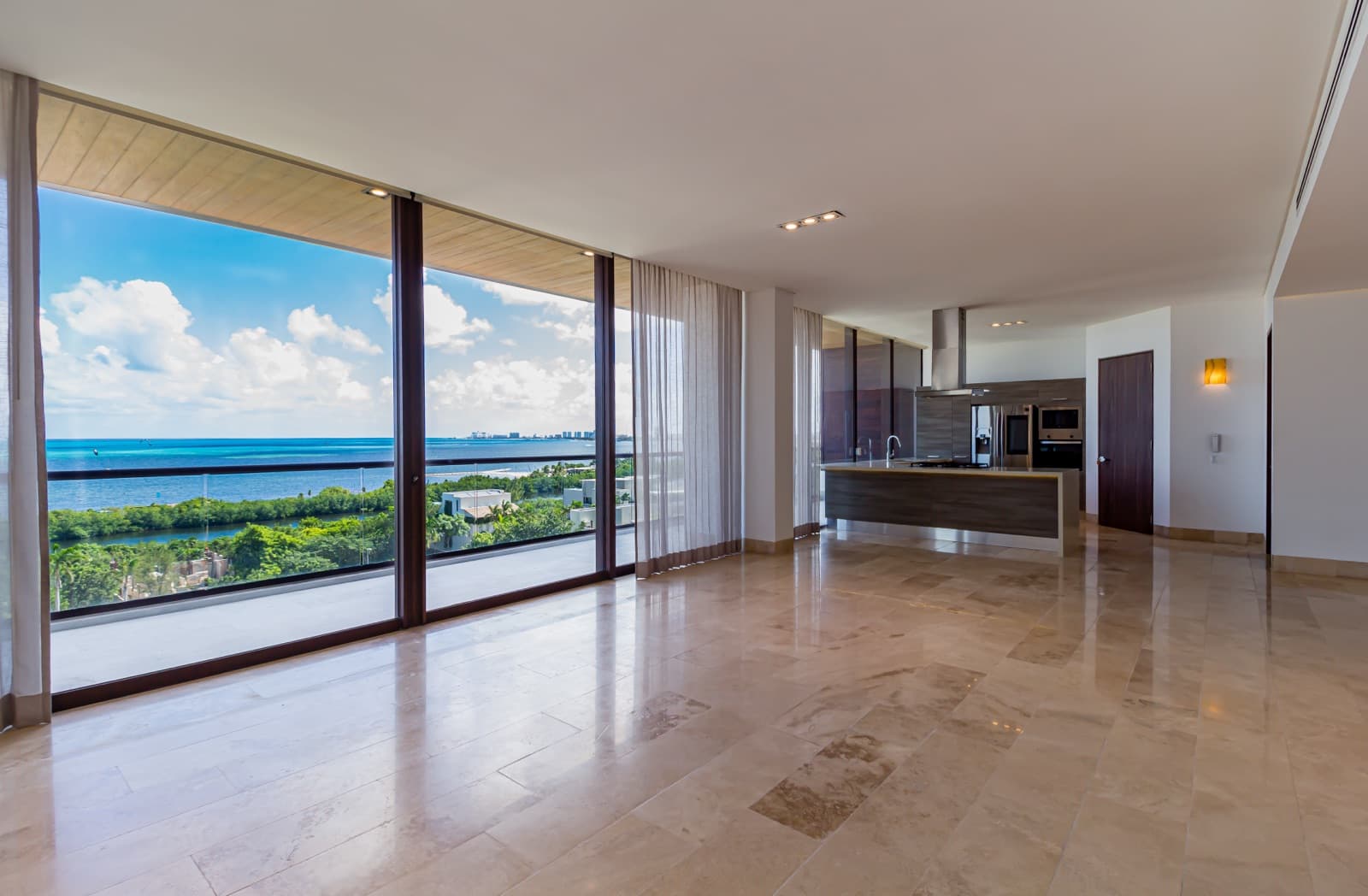 Ocean-view penthouse in Punta del Mar, Puerto Cancún