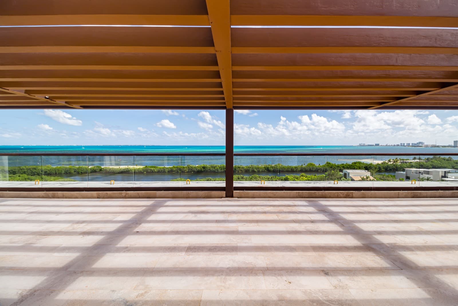 Ocean-view penthouse in Punta del Mar, Puerto Cancún