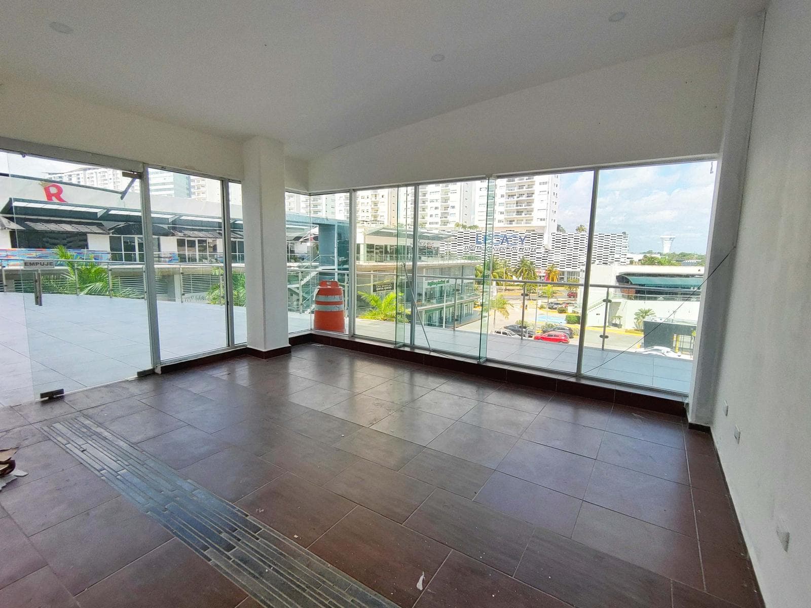 Commercial Space / Office for Rent at Plaza Solare, Bonampak Ave., Cancún