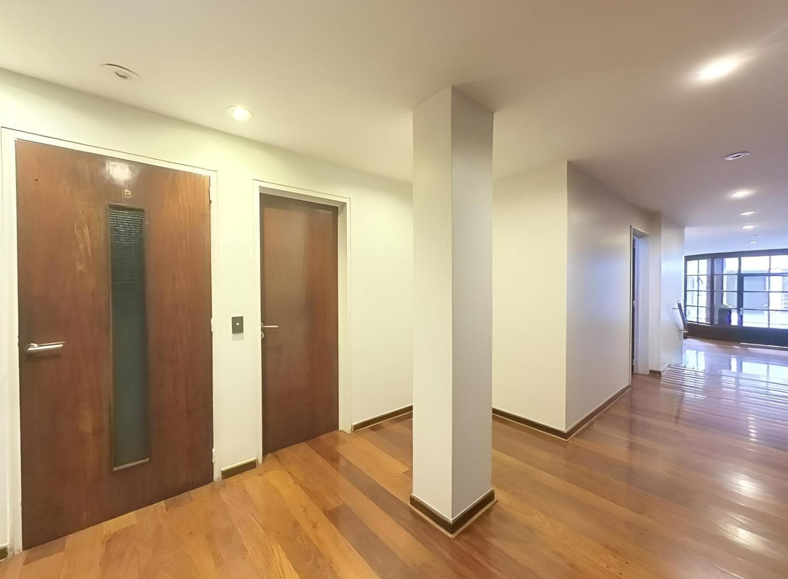 4-Room Apartment for Sale in Recoleta with a Long Balcony