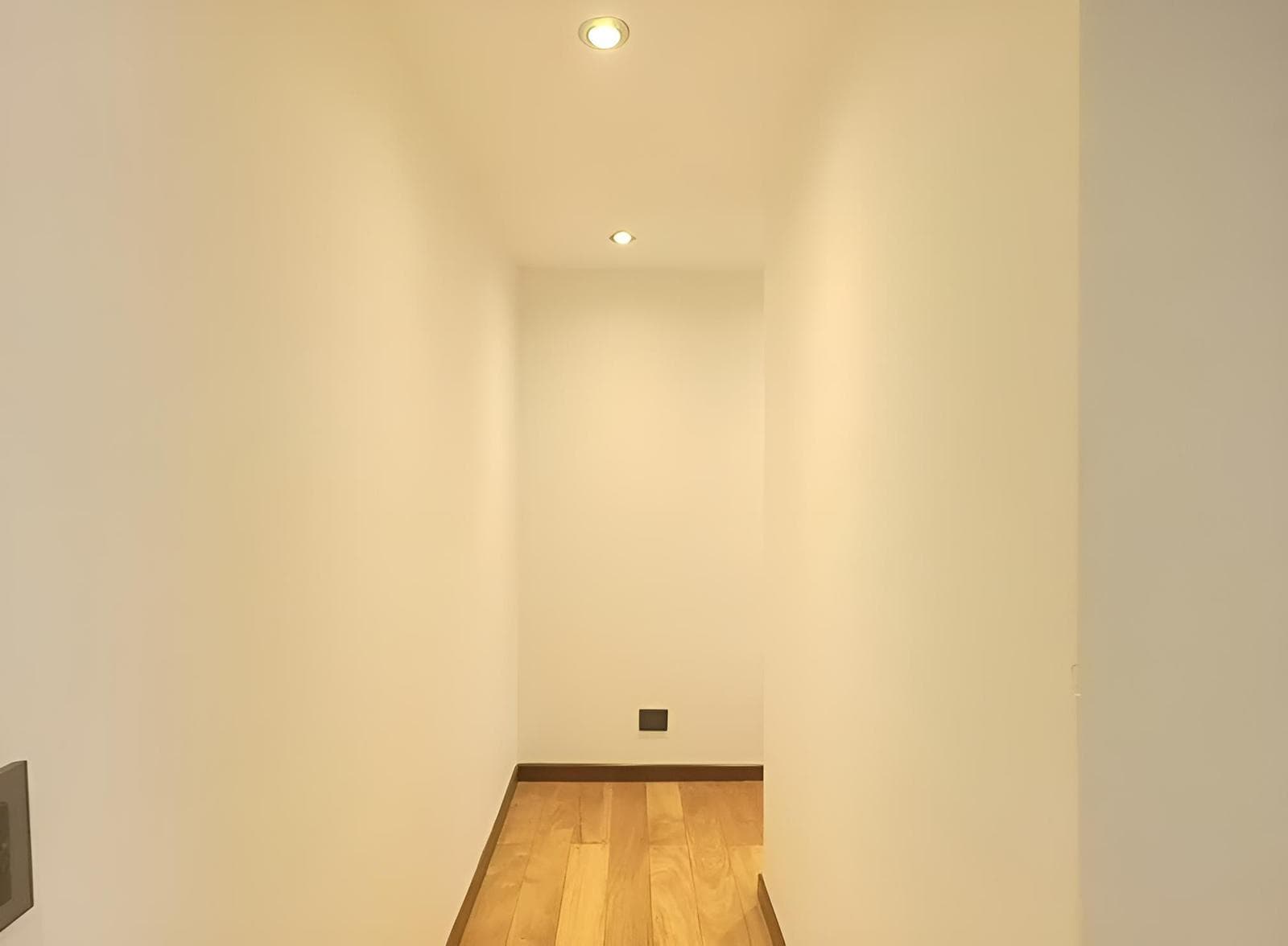 4-Room Apartment for Sale in Recoleta with a Long Balcony