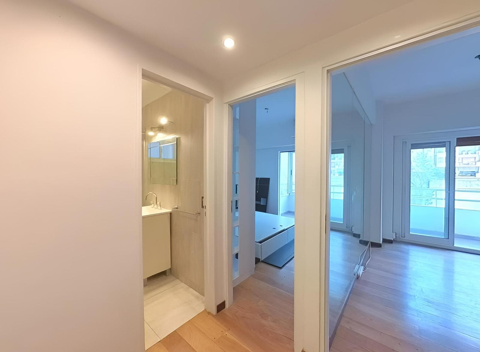 4-Room Apartment for Sale in Recoleta with a Long Balcony