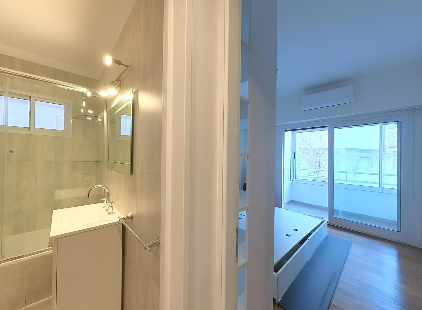 4-Room Apartment for Sale in Recoleta with a Long Balcony
