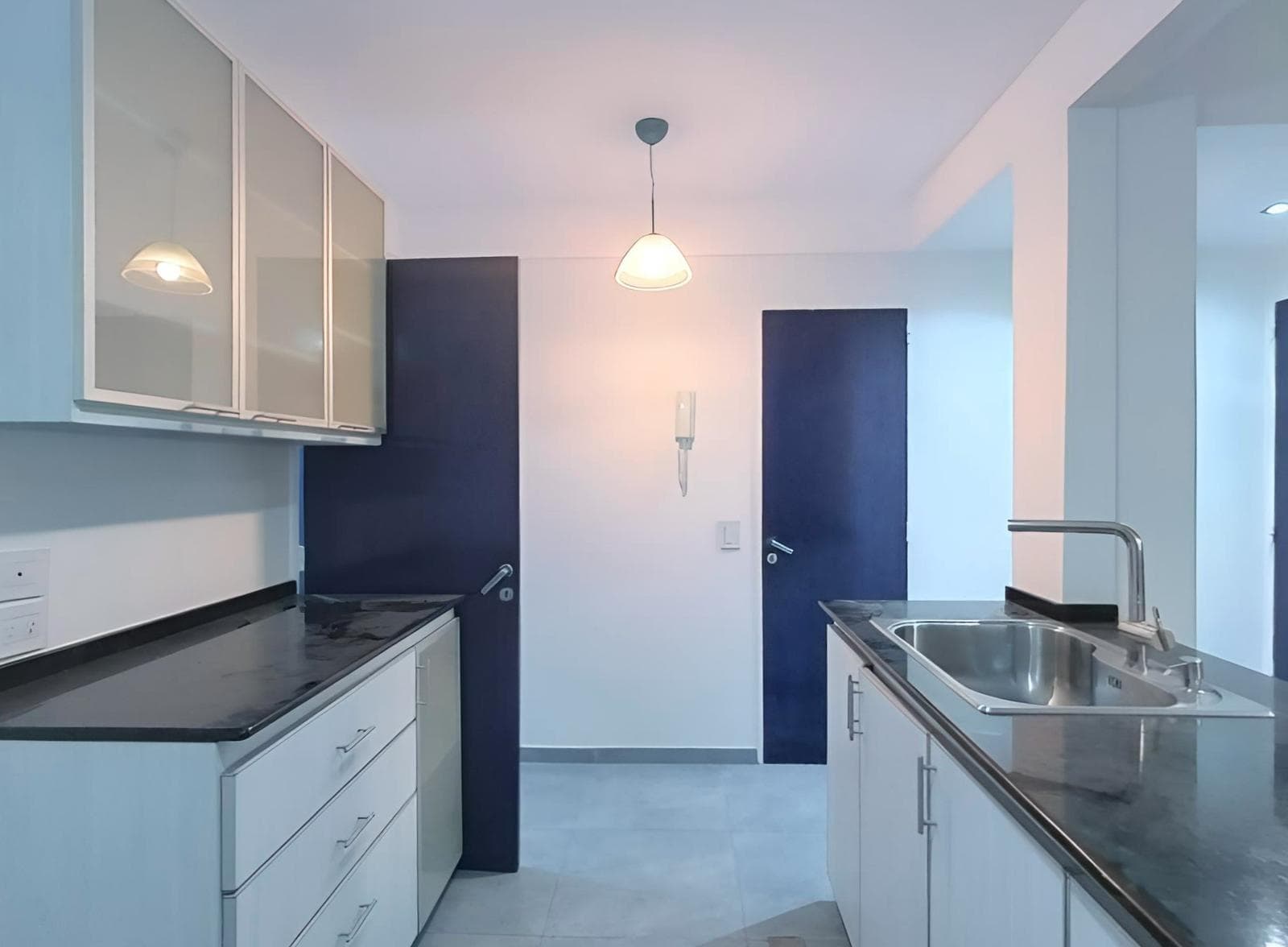 4-Room Apartment for Sale in Recoleta with a Long Balcony