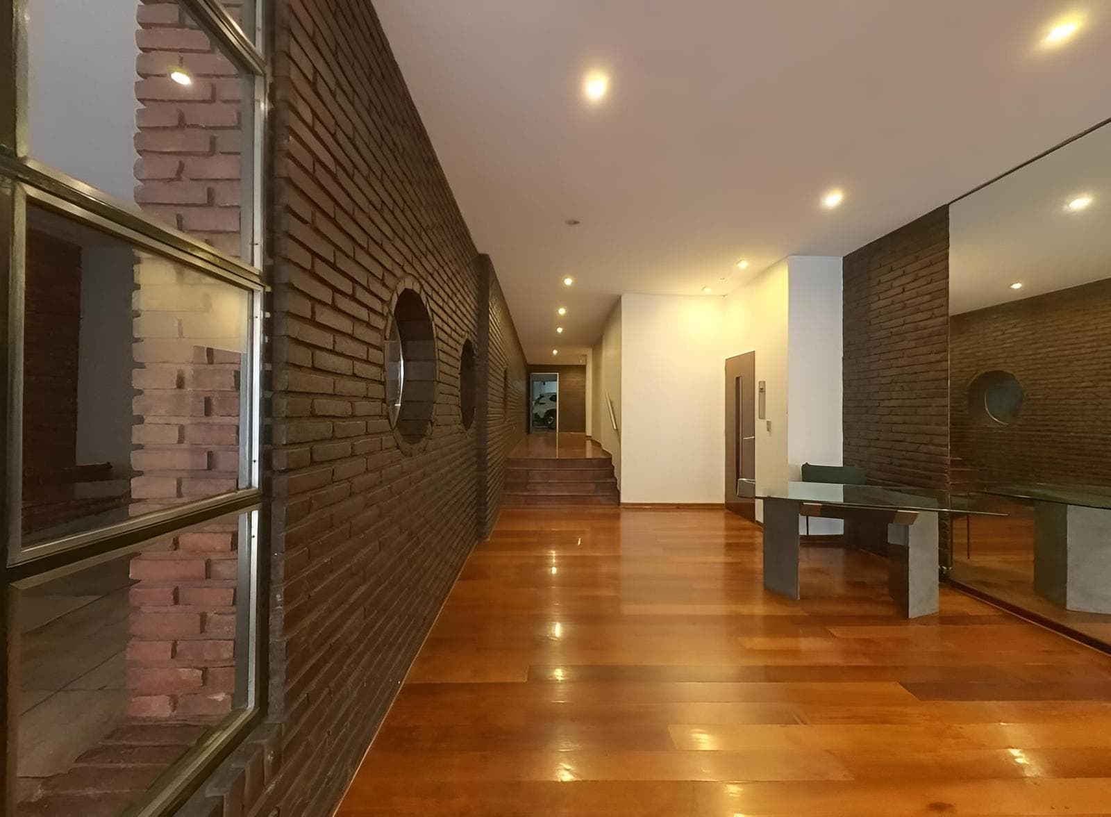4-Room Apartment for Sale in Recoleta with a Long Balcony