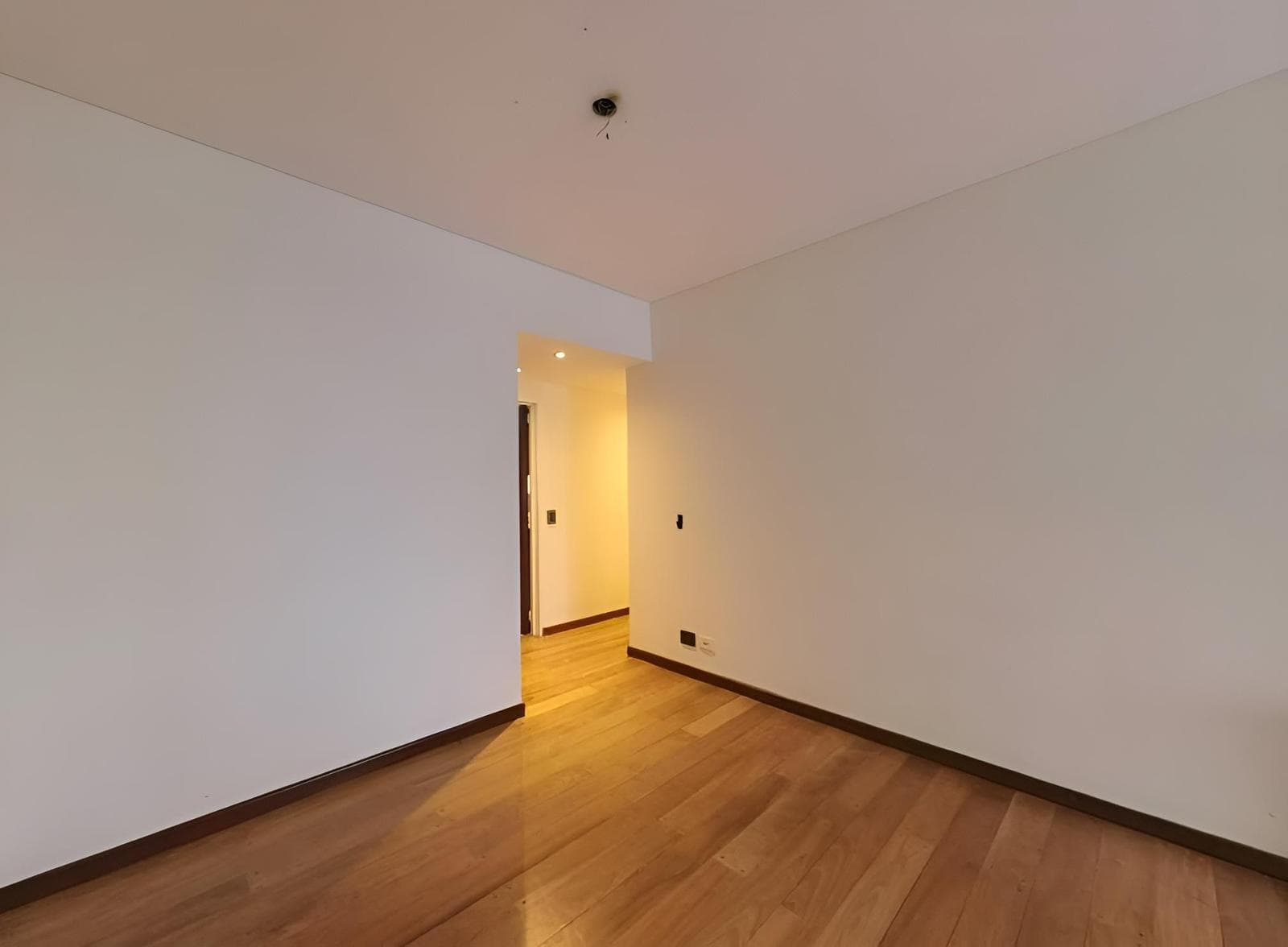 4-Room Apartment for Sale in Recoleta with a Long Balcony