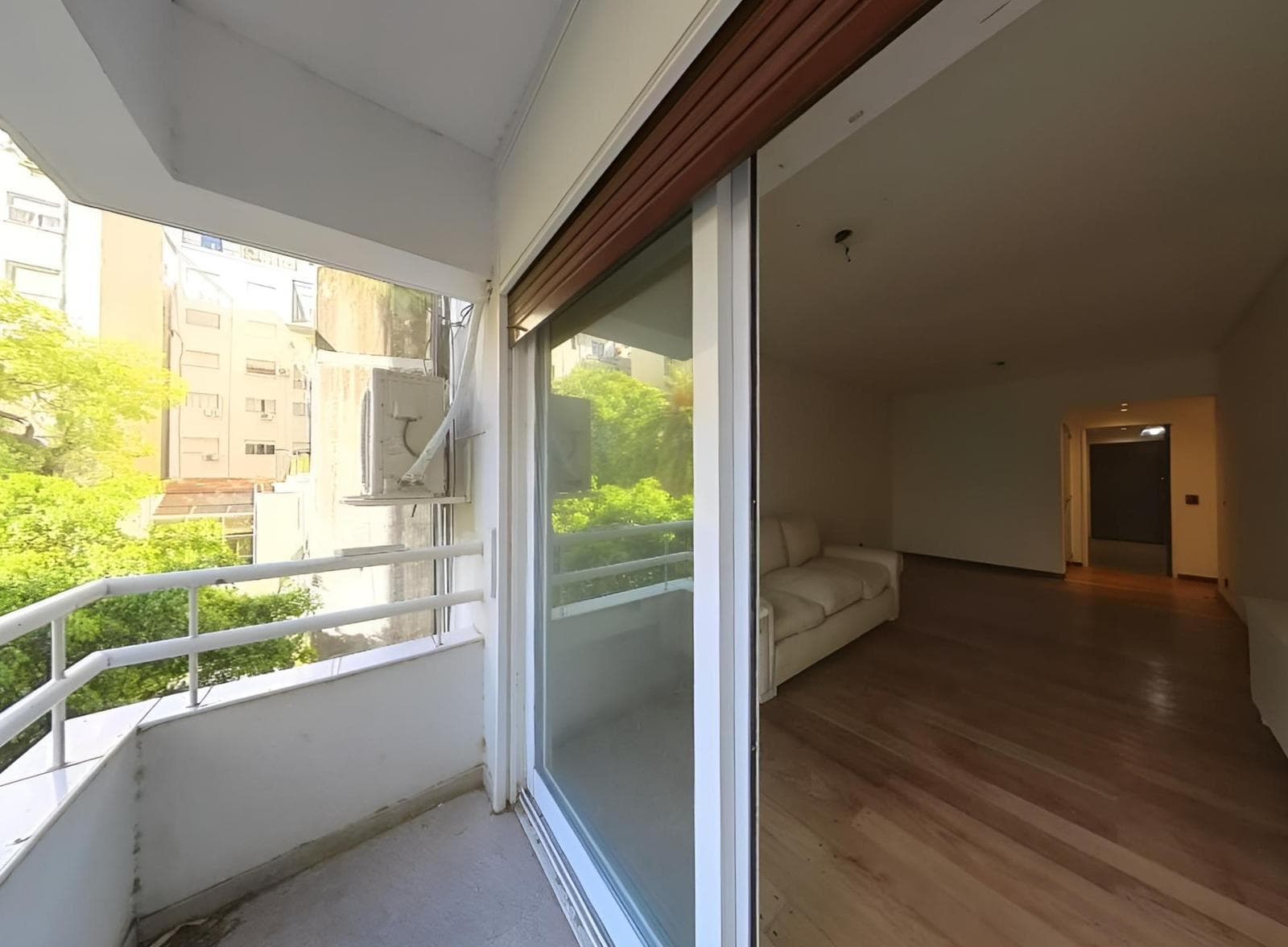 4-Room Apartment for Sale in Recoleta with a Long Balcony