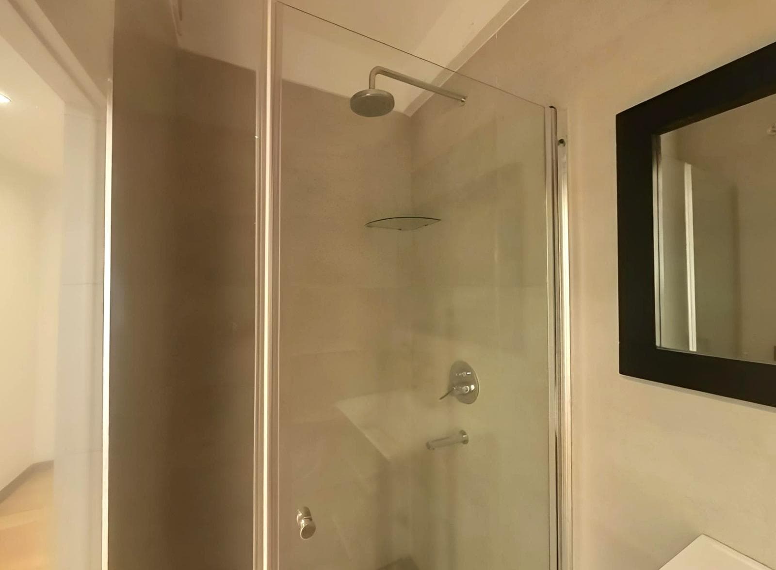 4-Room Apartment for Sale in Recoleta with a Long Balcony