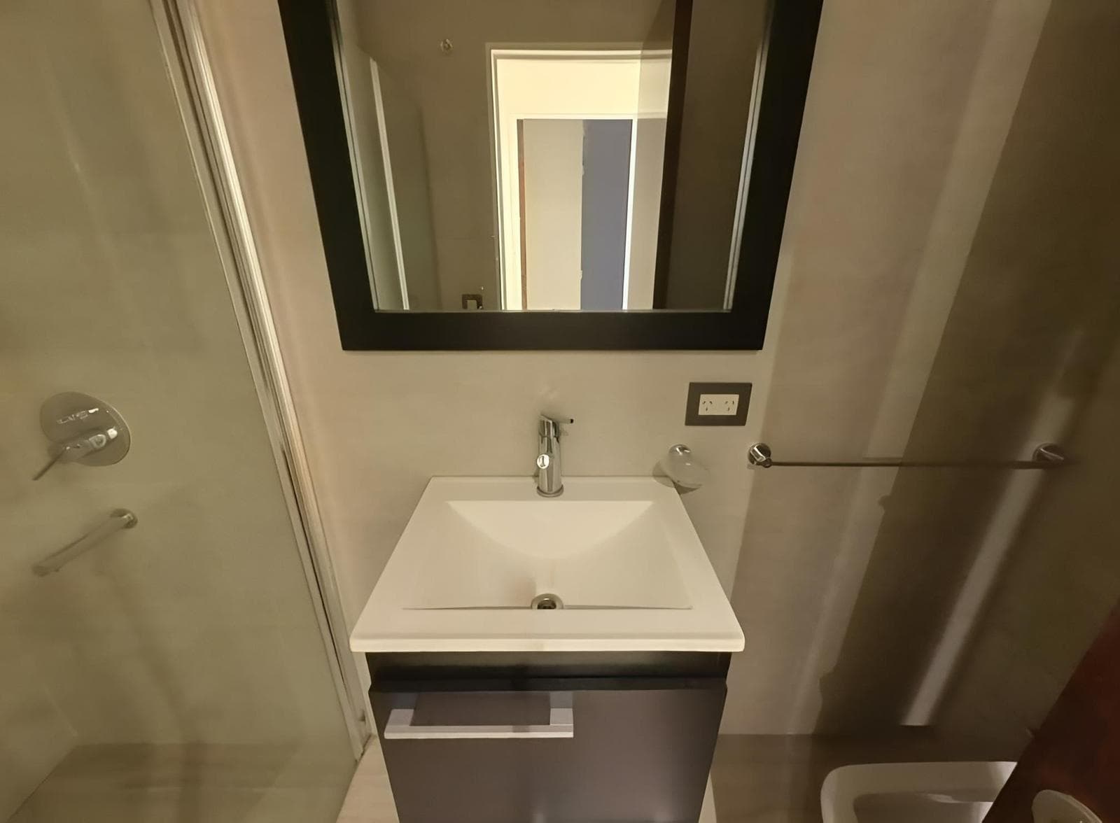 4-Room Apartment for Sale in Recoleta with a Long Balcony