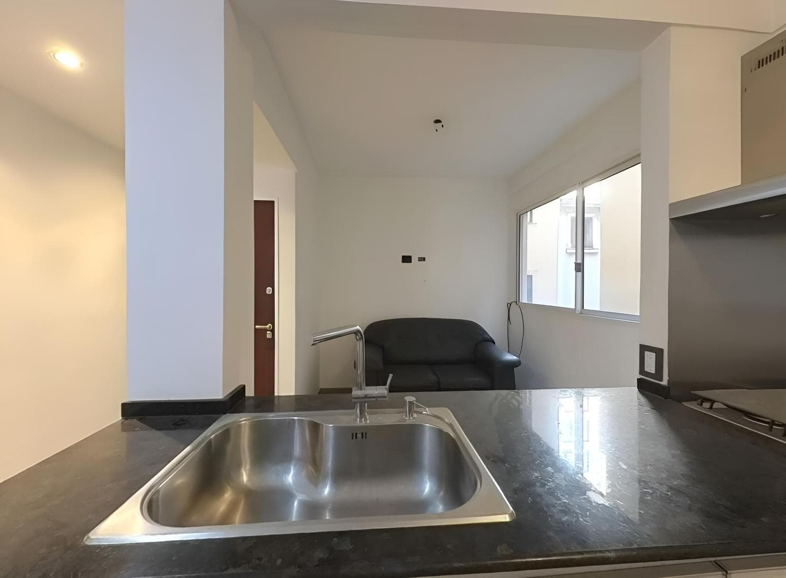 4-Room Apartment for Sale in Recoleta with a Long Balcony