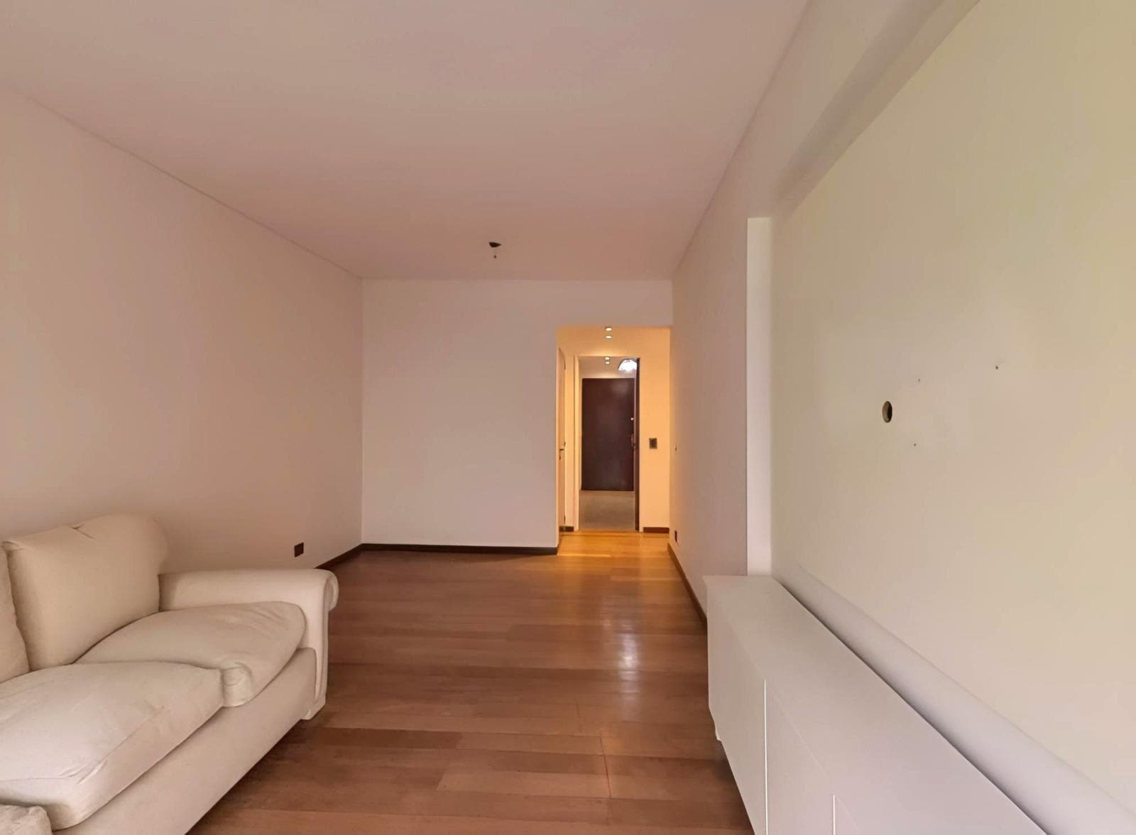 4-Room Apartment for Sale in Recoleta with a Long Balcony