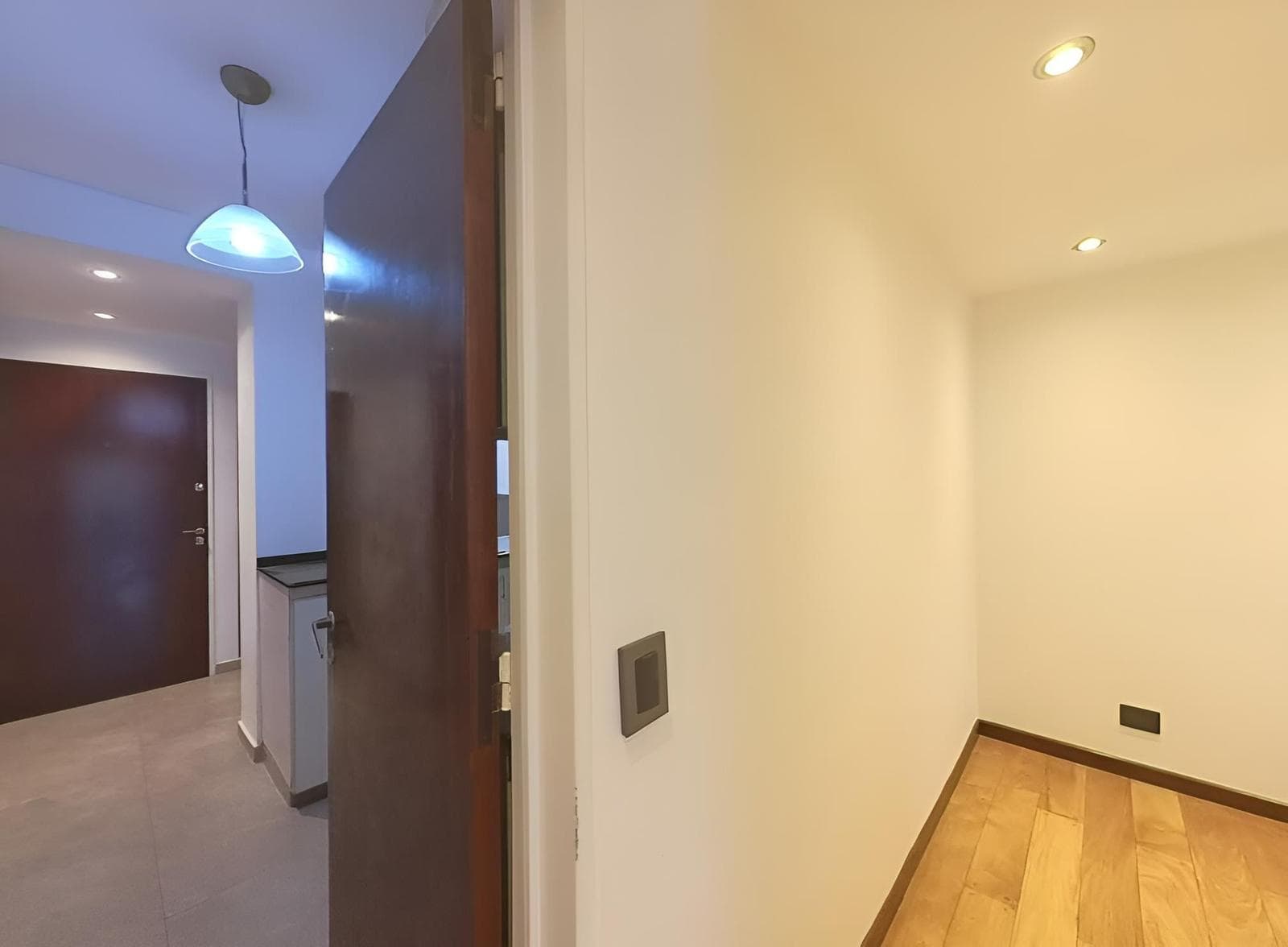 4-Room Apartment for Sale in Recoleta with a Long Balcony
