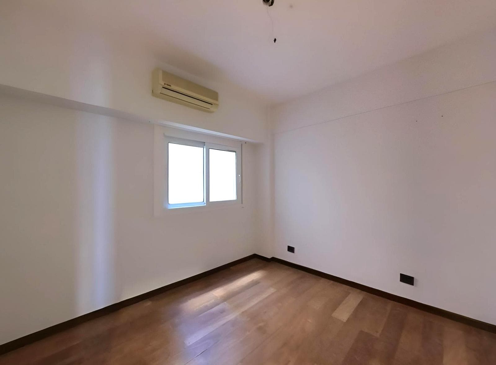 4-Room Apartment for Sale in Recoleta with a Long Balcony
