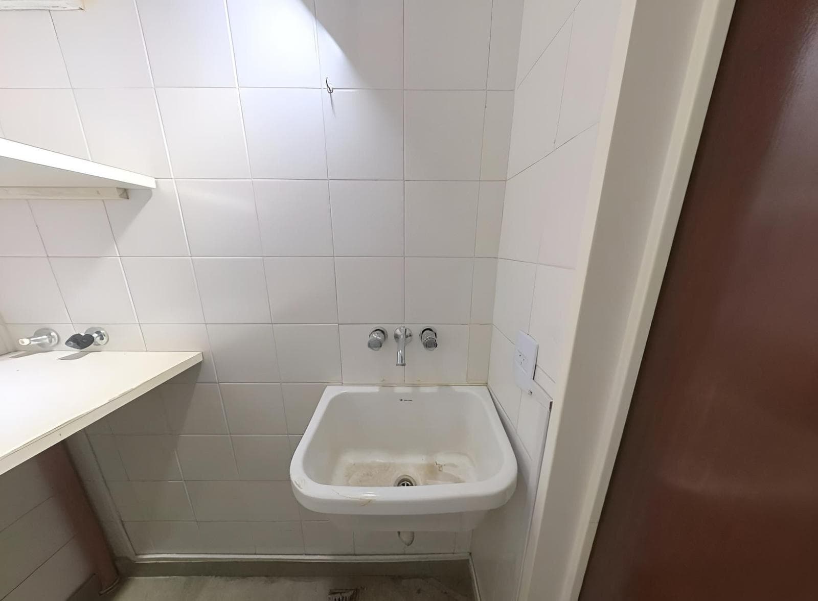 4-Room Apartment for Sale in Recoleta with a Long Balcony