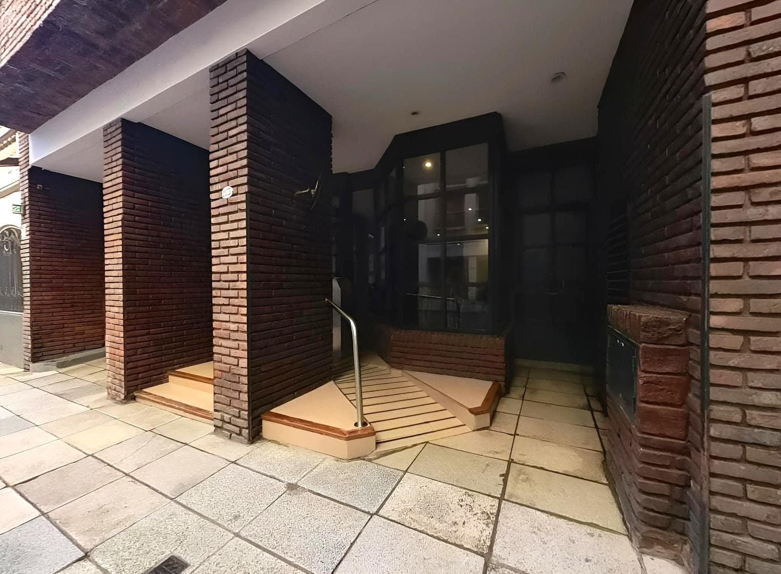 4-Room Apartment for Sale in Recoleta with a Long Balcony