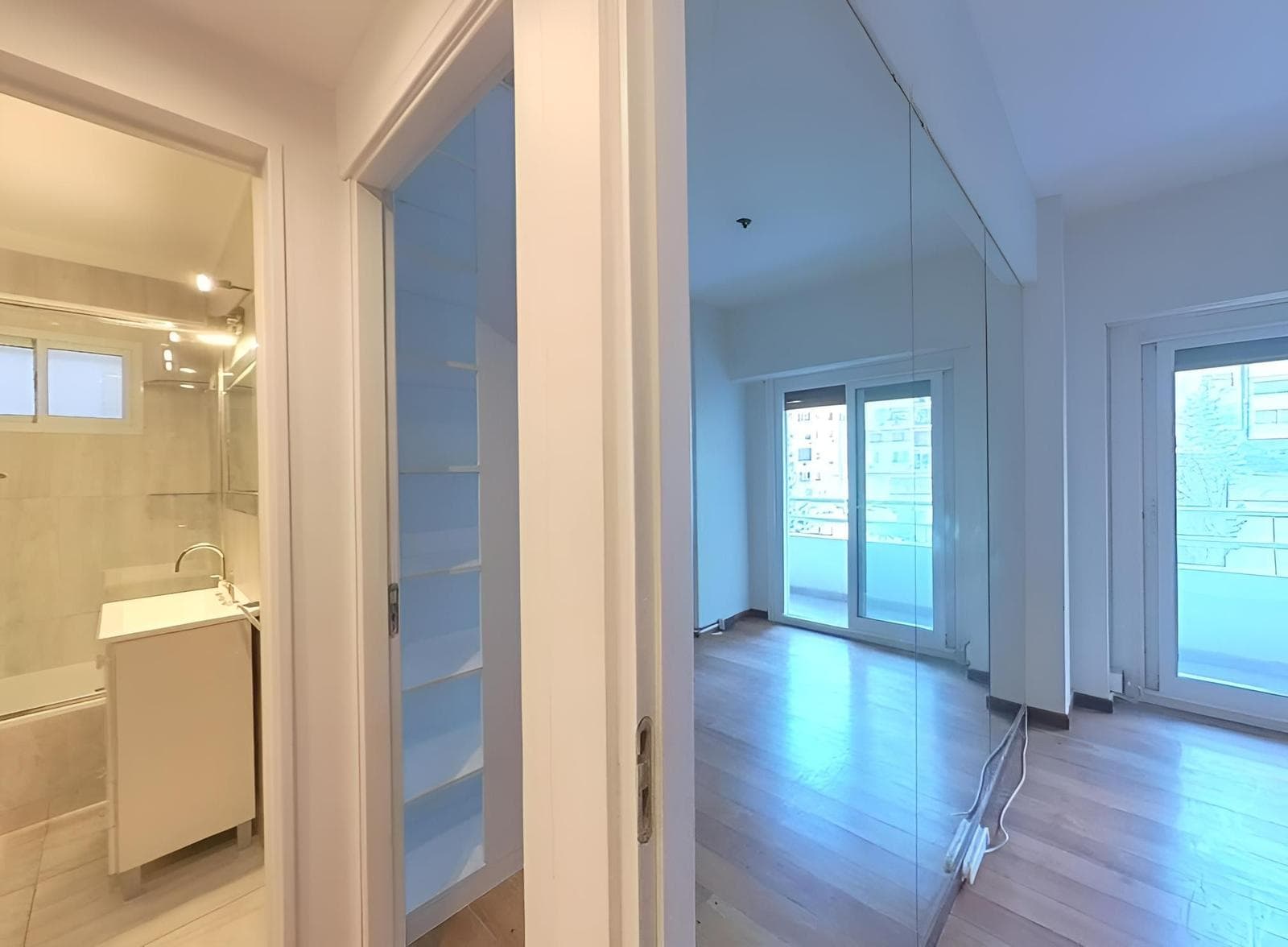 4-Room Apartment for Sale in Recoleta with a Long Balcony